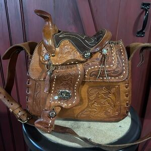 Vintage saddle purse. Genuine leather made in Mexico.